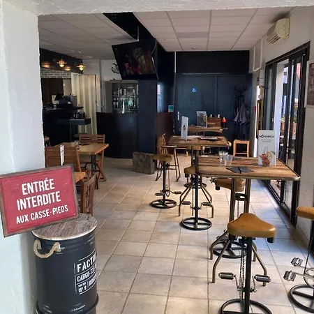 Les Pecheurs Отель *