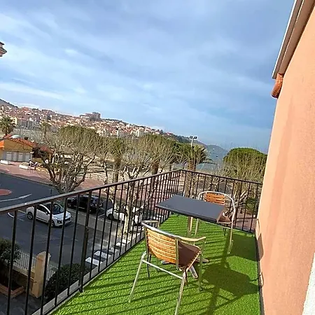 Hotel De La *
