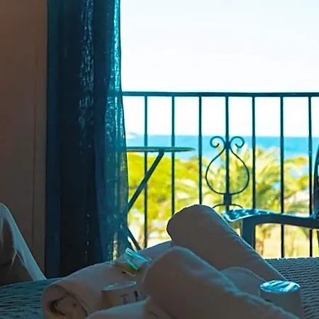 ホテル De La *